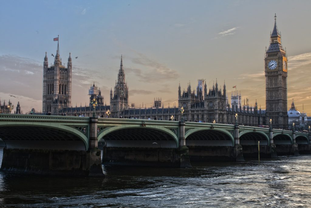 Nach Wahl in London – Parlament tritt erstmals wieder zusammen