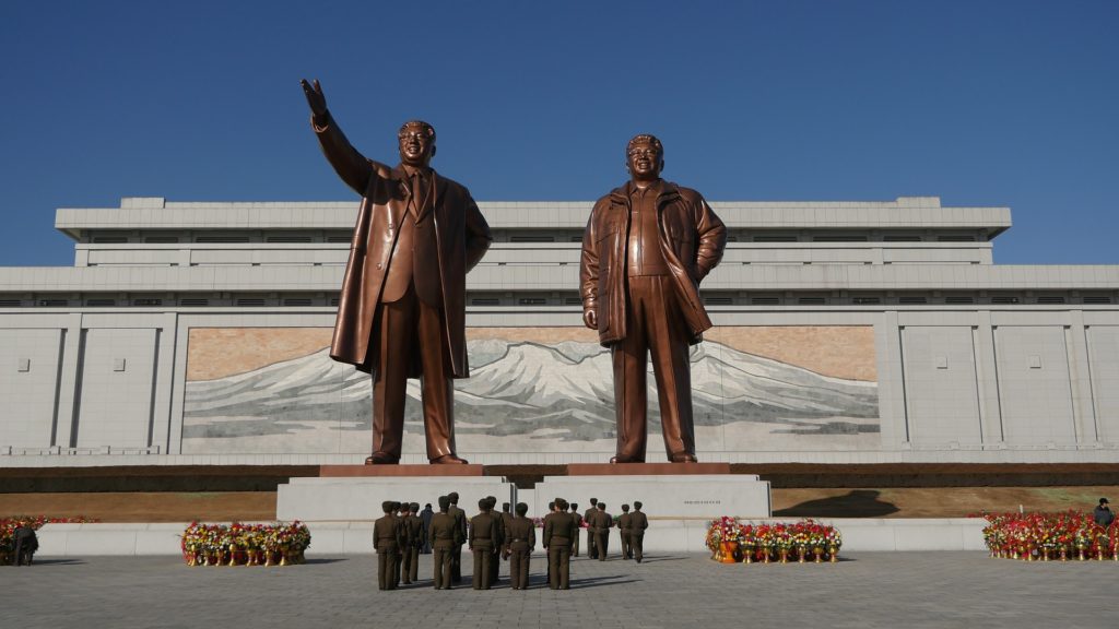 Bronze-Denkmal in Pjöngjang in Nordkorea
