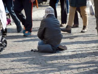 Hohes Armutsrisiko trotz sinkender Arbeitslosigkeit