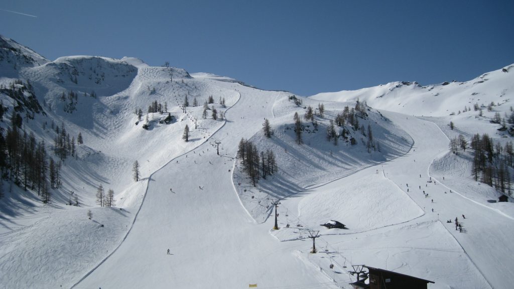 ski_skipiste_piste_österreich_schnee_eis_blau