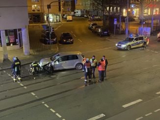 Schwerer Verkehrsunfall in der Sulzbacher Str. – Straßenbahnlinie 8 fährt nicht – Komplett gesperrt