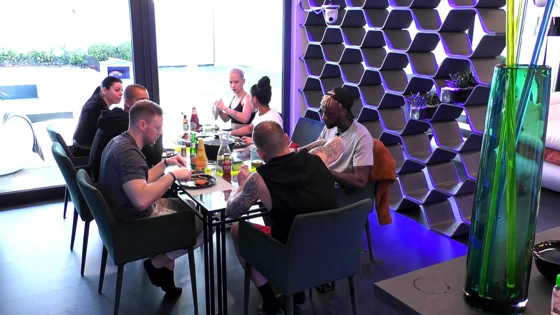 Exklusiv: Scharfes Mittagessen im Glashaus