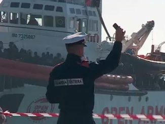 „Open Arms“-Migranten gehen in Sizilien an Land – neuer EU-Streit um Libyen-Politik?