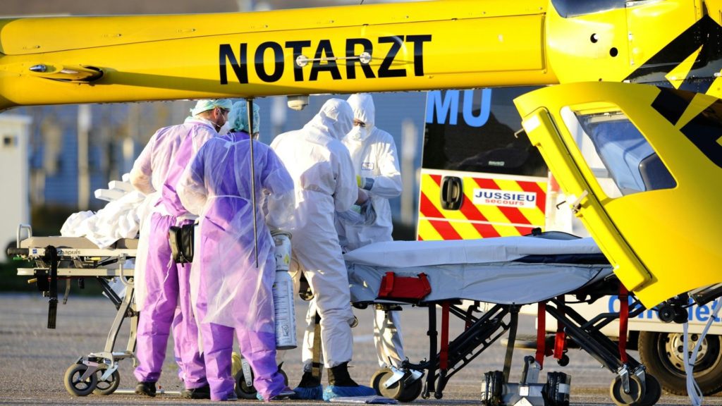 Corona-Patienten nach Deutschland ausgeflogen - Bild: AFP via glomex