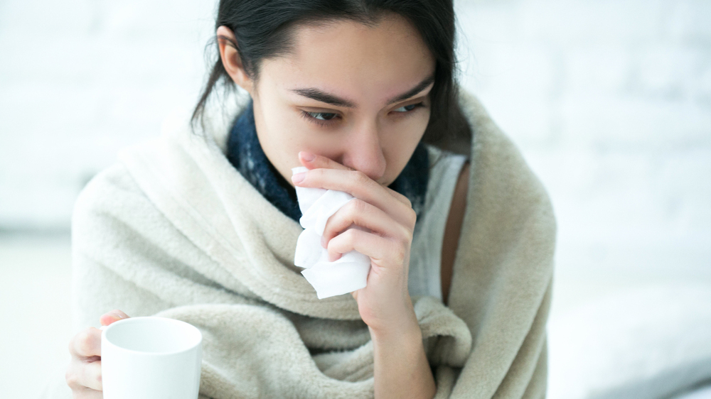 Sowohl warme als auch kalte Wickel können Erkältungssymptome lindern - Irina Bg / Shutterstock.com