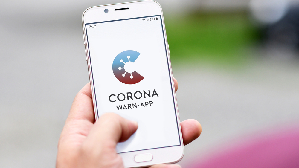 Corona-Warn-App - Bild: Firn/Shutterstock.com