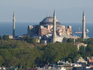 Hagia Sophia: Tausende Gläubige nehmen an umstrittener Zeremonie teil – auch Erdogan