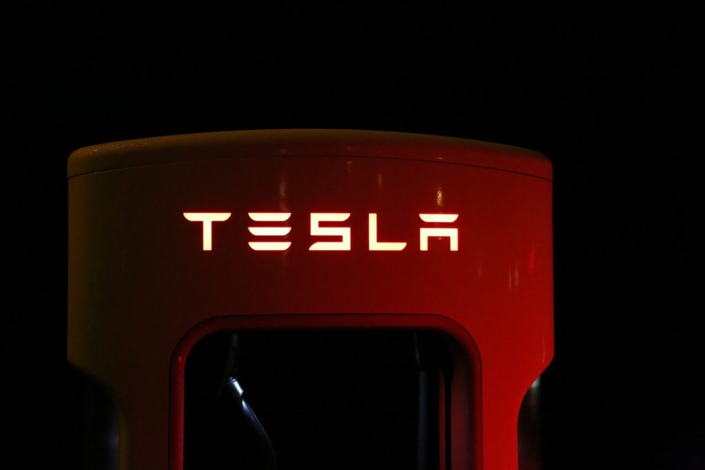 Symbolbild: Tesla-Ladesäule