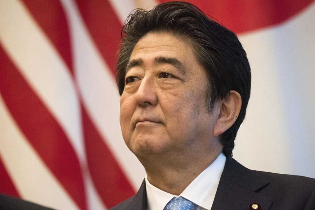 Shinzo Abe - Bild: Chairman of the Joint Chiefs of Staff from Washington D.C, United States / Public domain