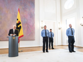 Steinmeier würdigt „vorbildliches Verhalten“ der Polizisten vom Samstag