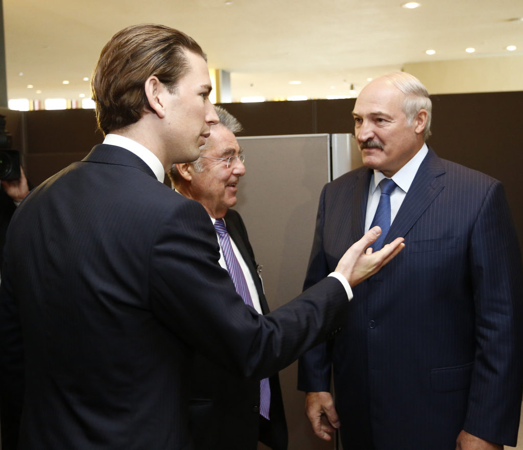 Lukaschenko (rechts), Kurz (links) - Bild: Dragan Tatic / CC BY 2.0