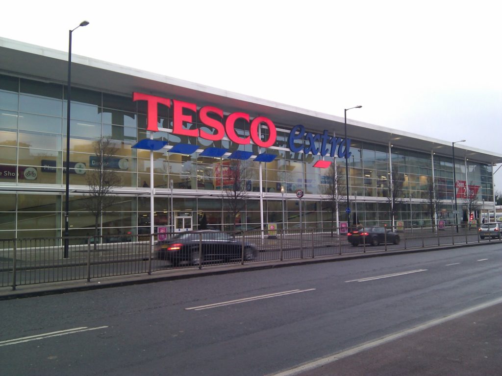 Supermarkt "Tesco" - Bild: "osde8info" / CC BY-SA 2.0