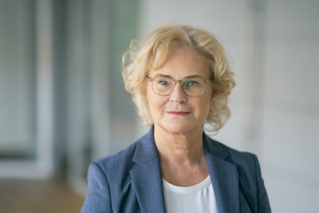 Bundesjustizministerin Christine Lambrecht. - Bild: BMJV/Thomas Koehler/ photothek