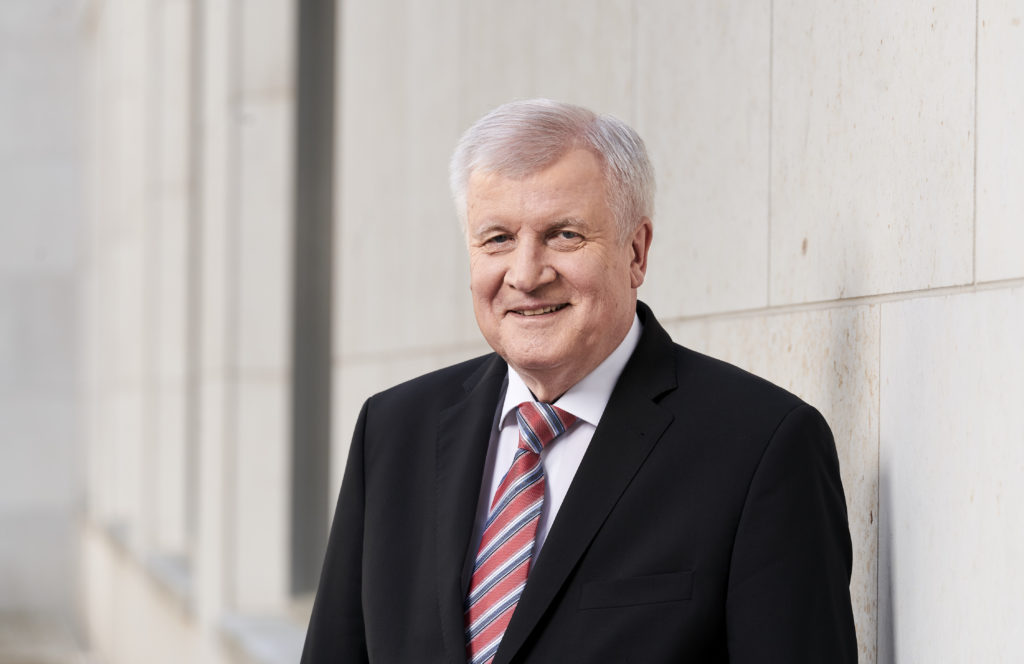 Portrait Bundesinnenminister Horst Seehofer (CSU) - Bild: Henning Schacht / Bundesinnenministerium