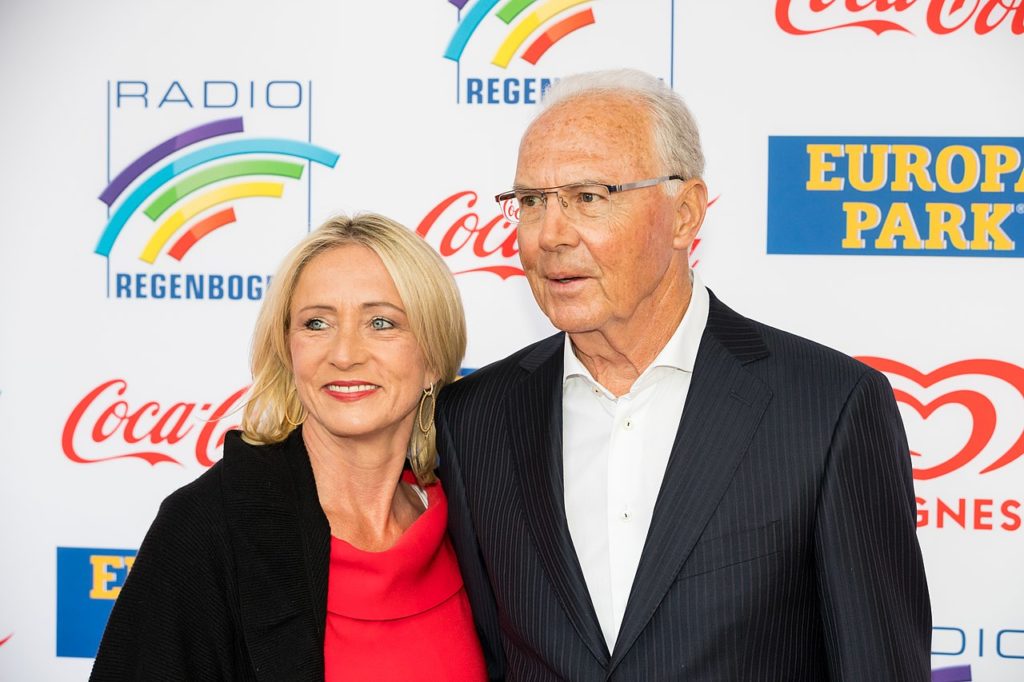 Franz Beckenbauer mit Ehefrau Heidi - Bild: Sven Mandel / CC BY-SA