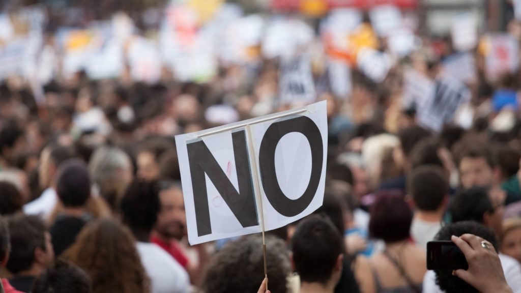 Zusammenstöße zwischen Demonstranten und Polizei bei Corona-Protesten in London