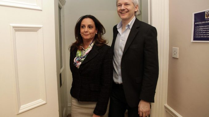 Archivbild: Julian Assange (re.) - Bild: Cancillería Ecuador / CC BY-SA