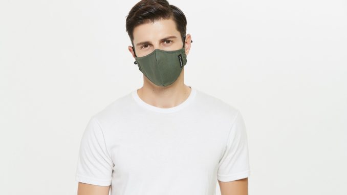 Symbolbild: Mann trägt Maske