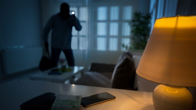 Symbolbild: Einbrecher