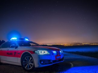 Schweizer Polizei löst Straßenparty mit Wasserwerfern und Gummigeschossen auf