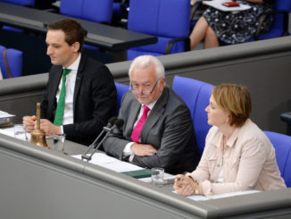 Kubicki wirft Merkel und Ministerpräsidenten „offenen Rechtsbruch“ vor