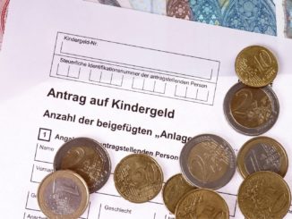 Bei Arbeit im EU-Ausland müssen Eltern sich ums Kindergeld kümmern