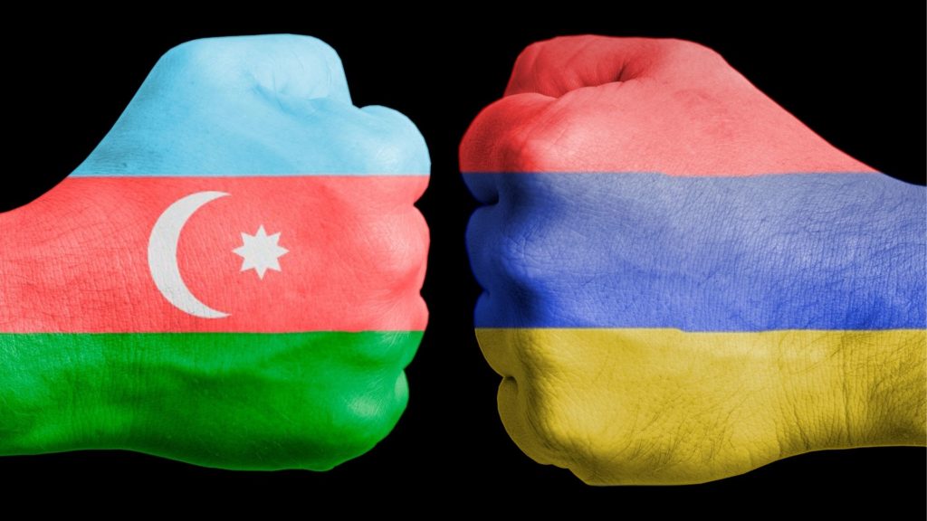 Symbolbild: Aserbaidschan (li.) / Armenien (re.)