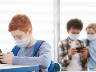 Politiker sprechen sich bei Schulschließungen für Unterricht im Freien aus