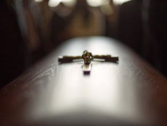 Sterbefallzahl in Deutschland in zweiter Maiwoche sechs Prozent über Schnitt