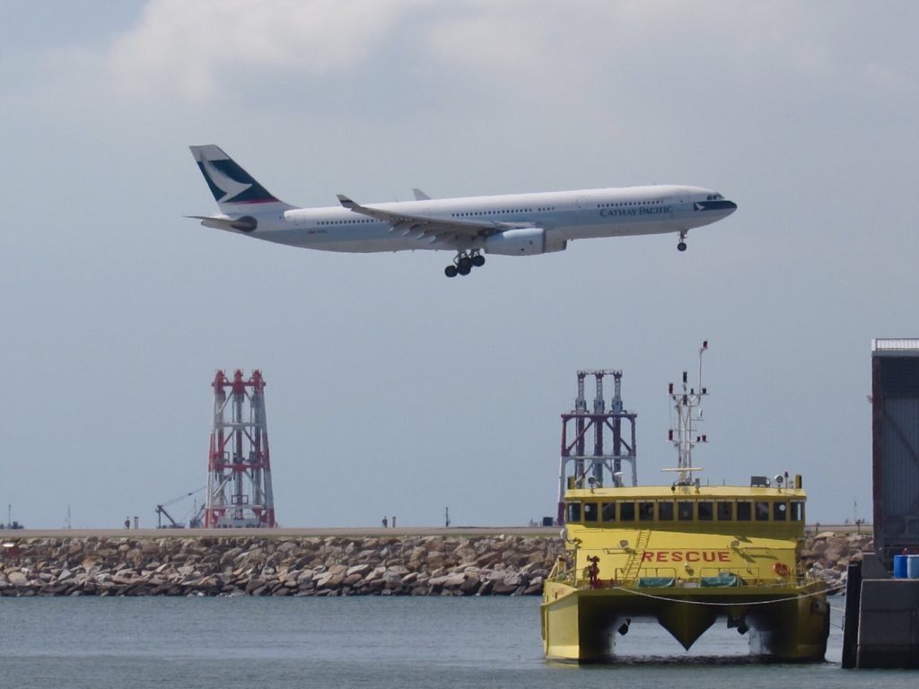 Hongkonger Fluggesellschaft Cathay Pacific streicht 5900 Jobs