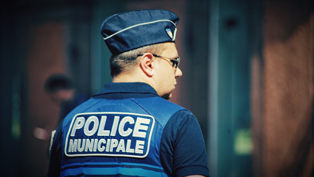 Symbolbild: Französischer Polizist - Bild: south_nostalghia via Twenty20