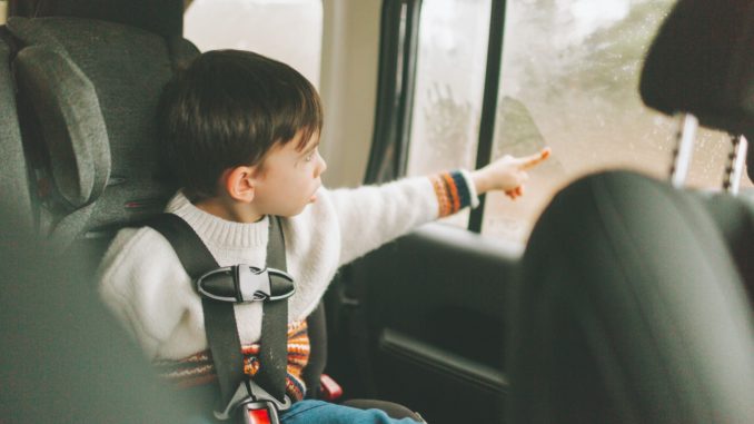 Kind im Kindersitz - Bild: crystalmariesing via Twenty20