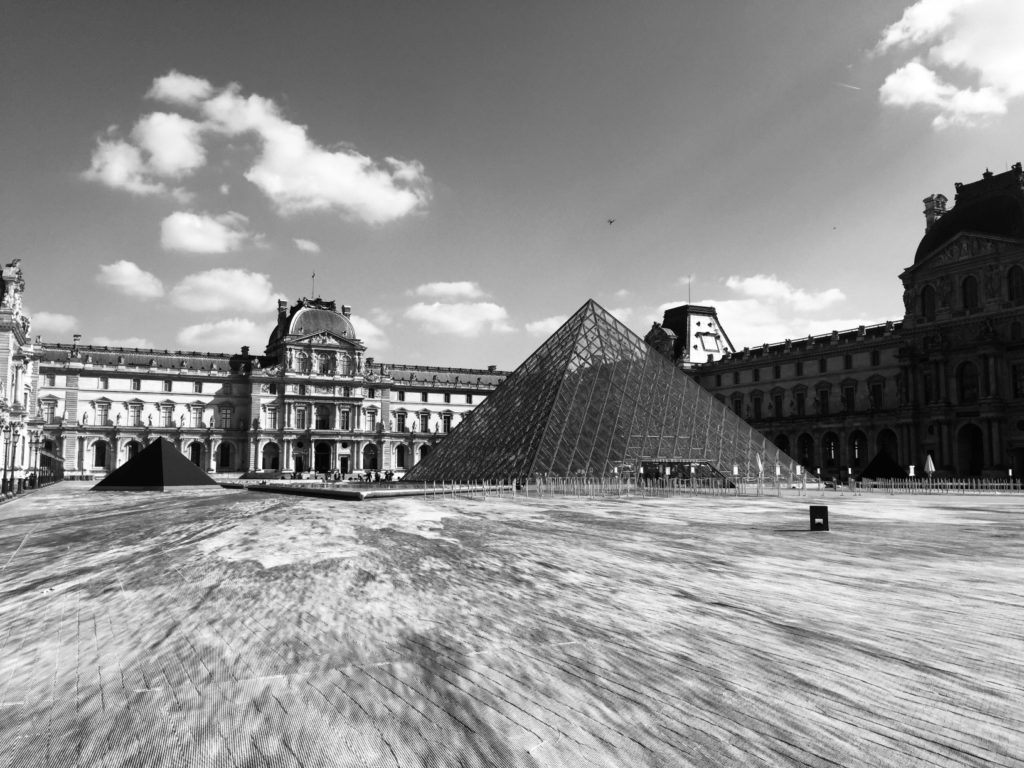 Vereinsamtes Museo del Louvre, Paris - Bild: danibaal via Twenty20