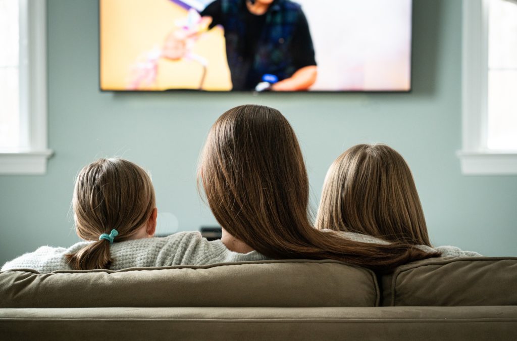 Kinder vorm Fernseher - Bild: 5m3photos via Twenty20