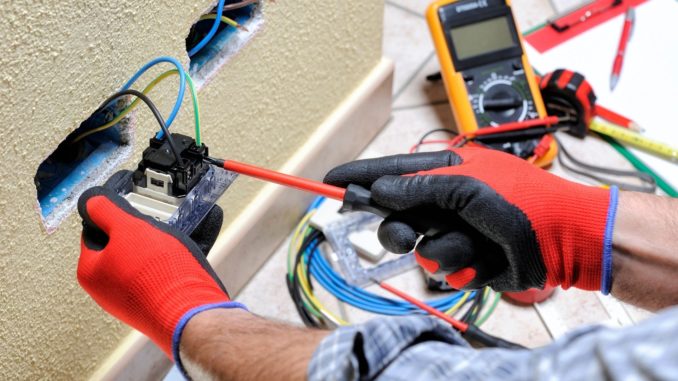 Symbolbild: Elektriker