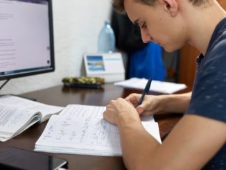 Nordrhein-Westfalen hält an Distanzunterricht in Schulen fest