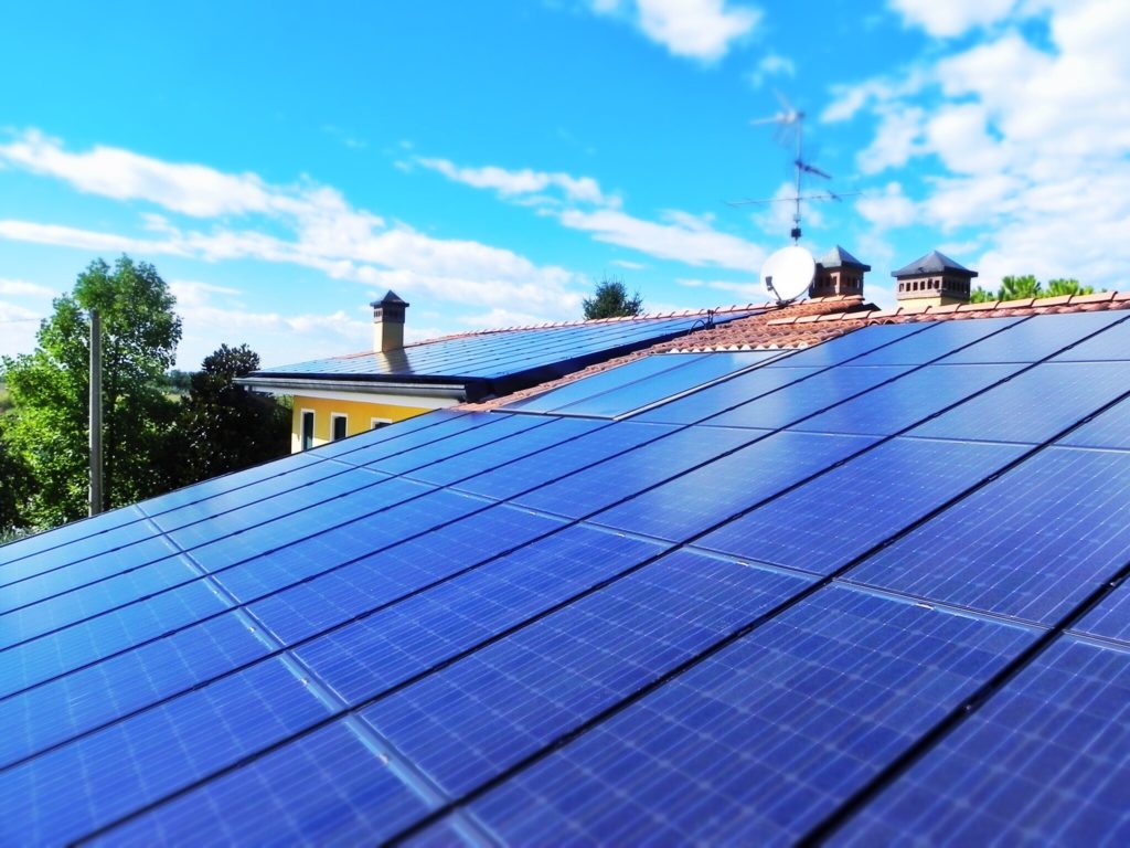 Solaranlage auf dem Dach - Bild: iPicca via Twenty20