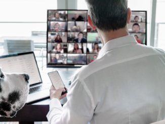 Selbstbefriedigung und nackte Haut vor laufender Kamera – Peinliche Corona-Missgeschicke