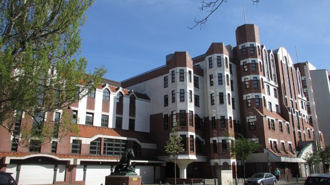 Amtsgericht Tiergarten - Bild: Molgreen, CC BY-SA 4.0, via Wikimedia Commons