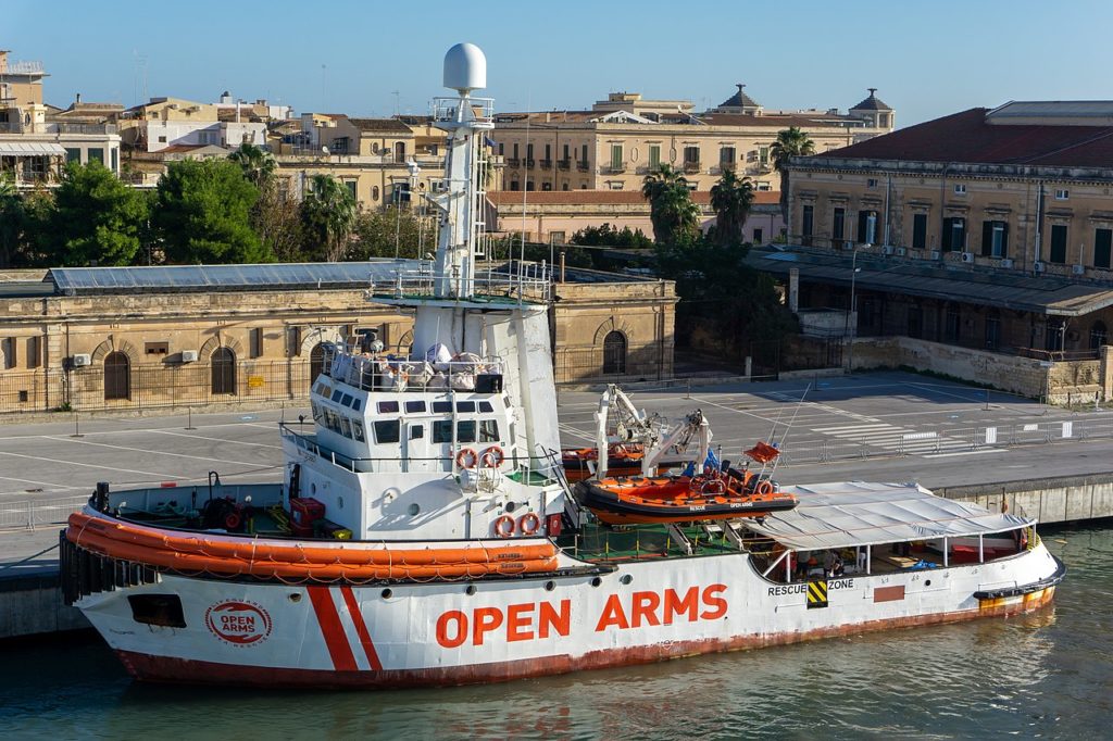 Rettungsschiff „Open Arms“ bringt mehr als 250 Flüchtlinge nach Sizilien