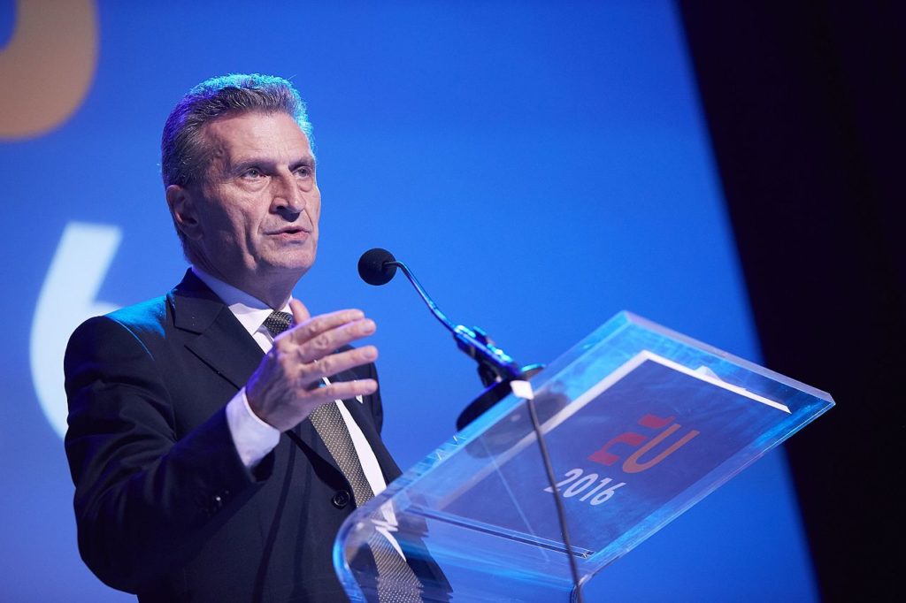 Günther Oettinger - Bild: EU2016 NL from The Netherlands, CC BY 2.0, via Wikimedia Commons