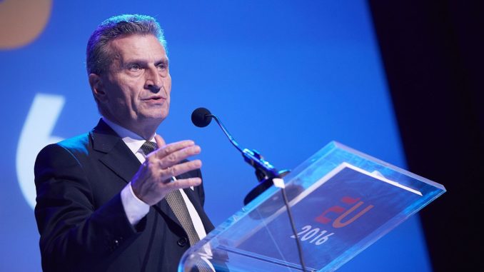 Günther Oettinger - Bild: EU2016 NL from The Netherlands, CC BY 2.0, via Wikimedia Commons