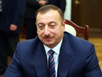 Aserbaidschans Präsident nach Waffenstillstand auf Triumphzug in Berg-Karabach