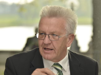 Kretschmann fasst baldige Öffnung der Geschäfte ins Auge