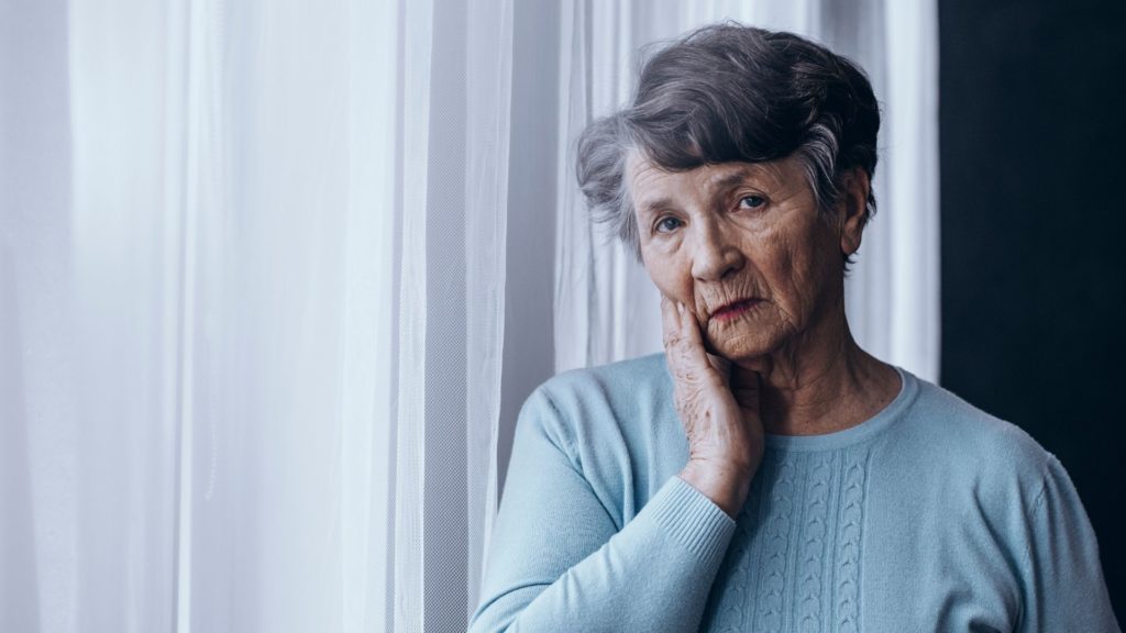 Ältere Frau mit Alzheimer