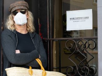 Zweite Welle dämpft Kauflaune der Verbraucher weiter