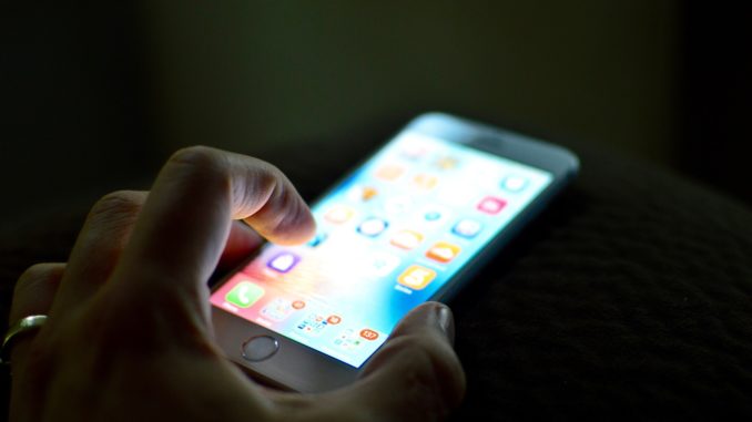 Smartphone - Bild: eddieespinal via Twenty20
