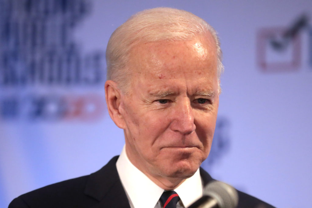 Biden vor laufender Kamera gegen Corona geimpft