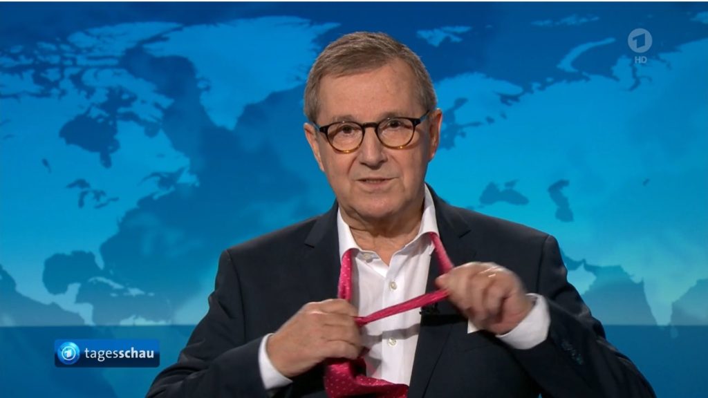 Jan Hofer legt Krawatte ab - Bild: Screenshot aus ARD/Tagesschau 14.12.2020