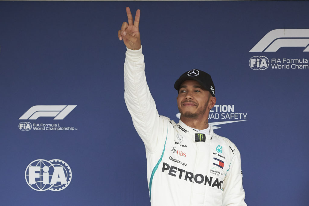 Rekord-Rennfahrer Lewis Hamilton zum Ritter geschlagen